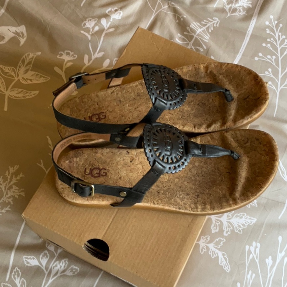 UGG black leather Ayden II thong style sandals